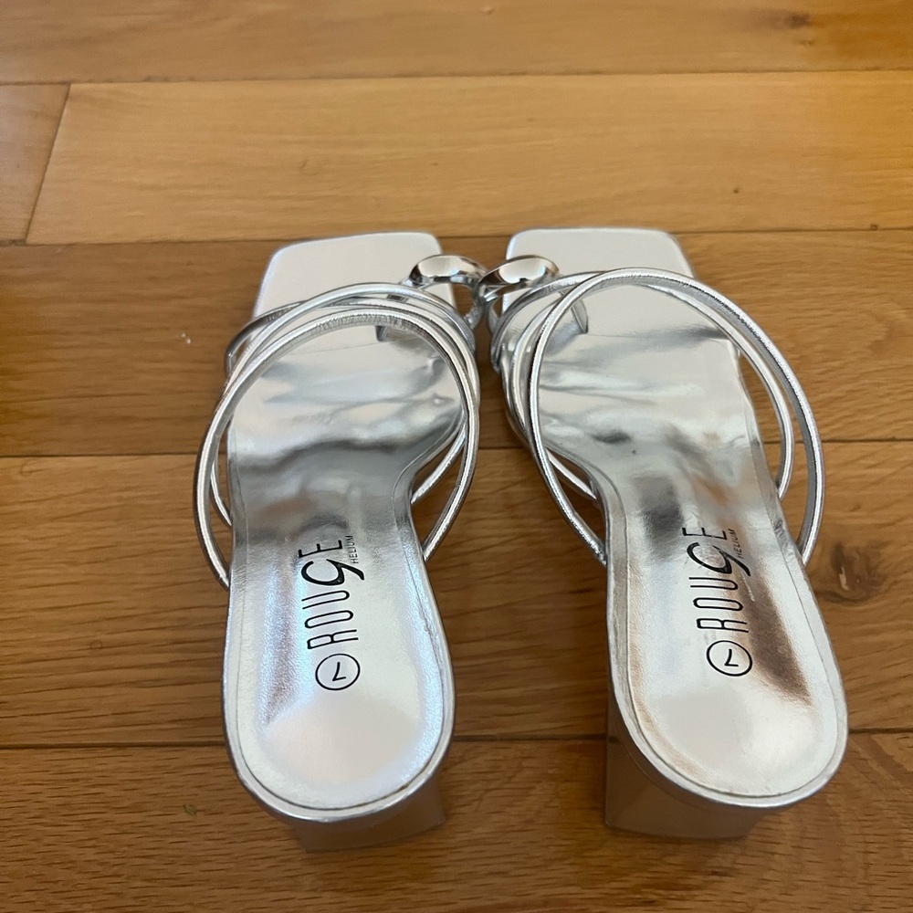 Rouge Strap Solver Sandals – NWT | Never Worn - Picture 3 of 4